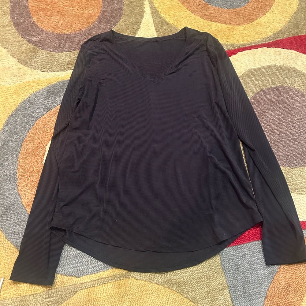 Zyia Active Wanderer Wander Long Sleeve V Neck Tee Shirt Fits like a Women’s L